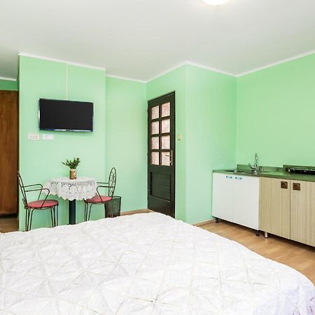 Cozy Apartment In Starigrad With House Sea View 외부 사진